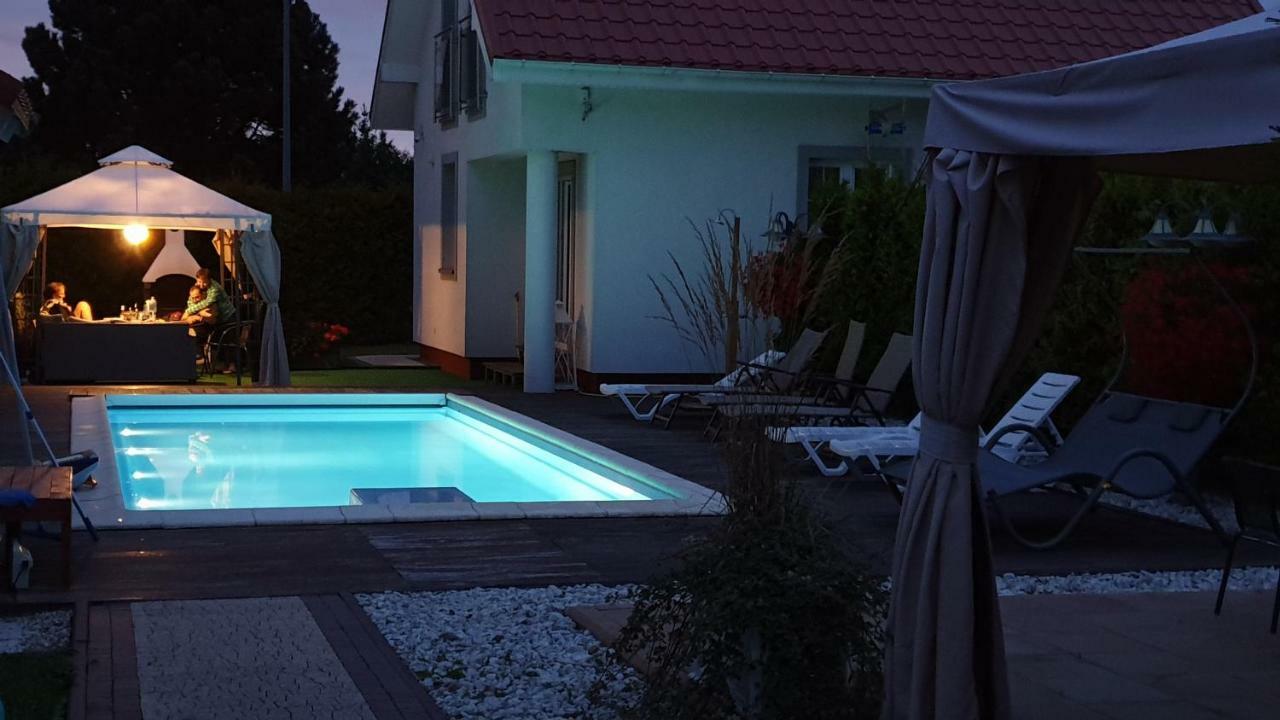 Dom Przy Basenie Villa Puck Buitenkant foto